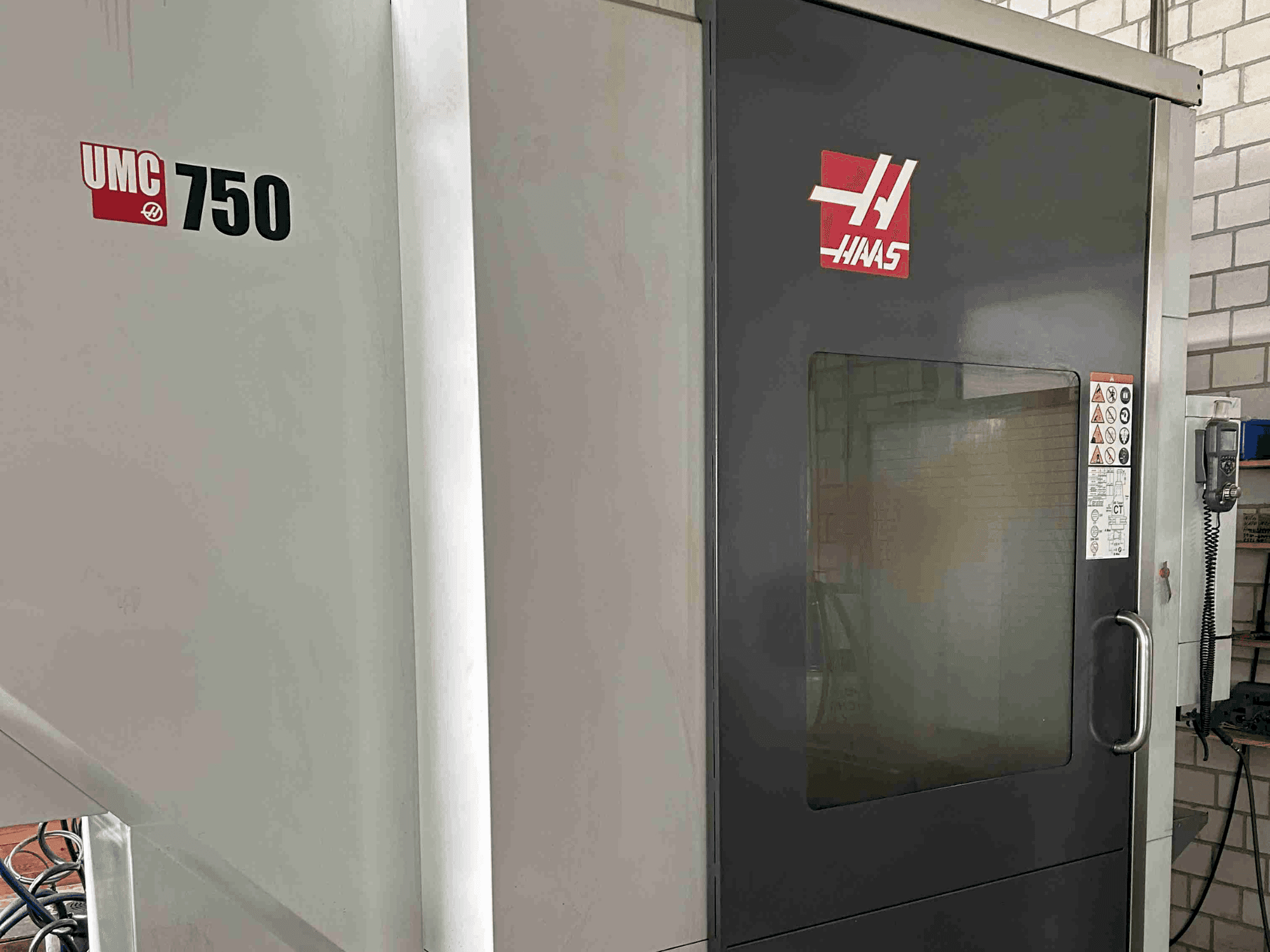 Vista Frontal da HAAS UMC-750 máquina