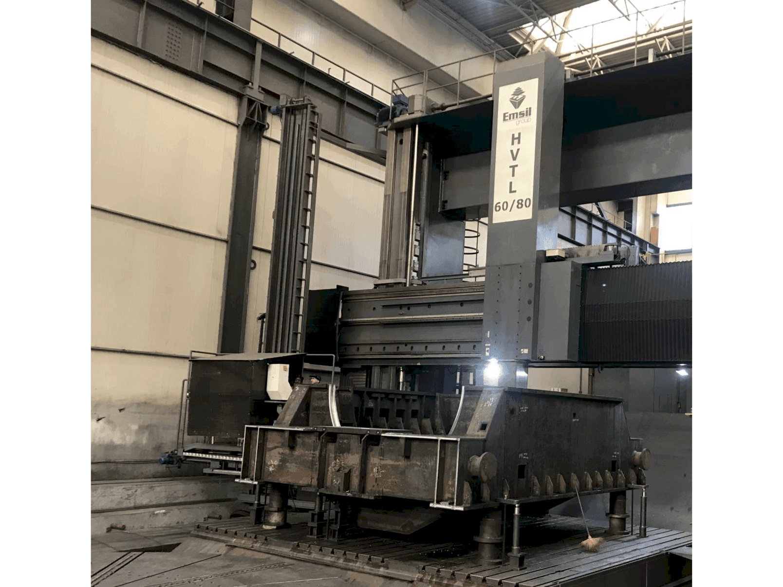 Vista Frontal da Emsil HVTL 60/80 máquina