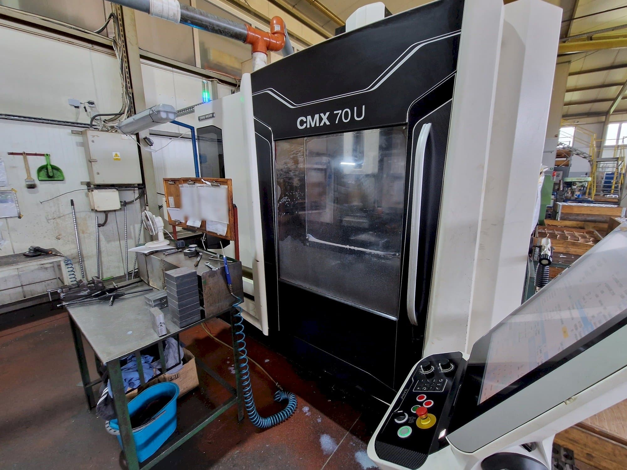 Vista Frontal da DMG MORI CMX 70 U máquina