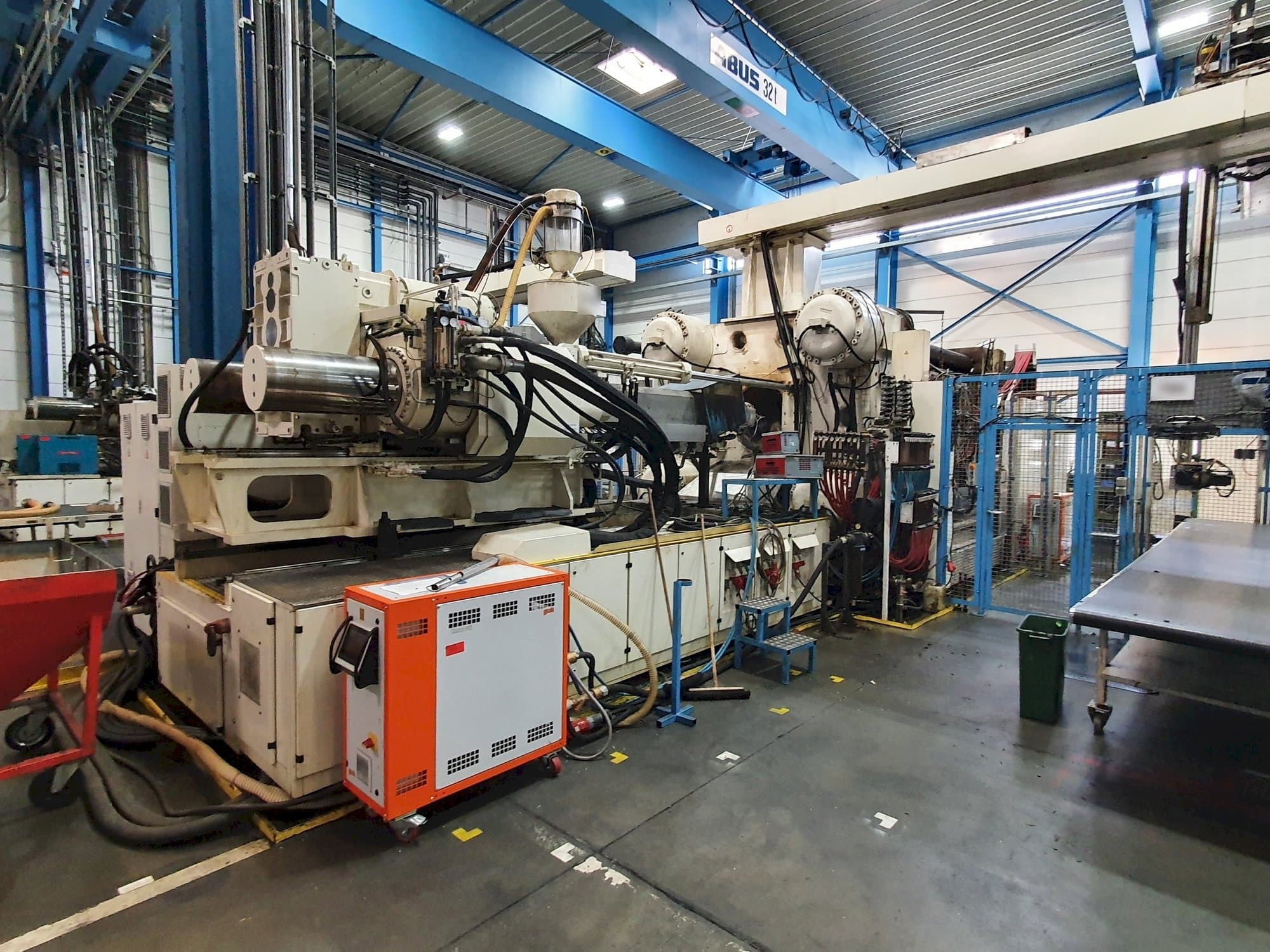 Vista Frontal da Engel Duo 16050/2300 máquina