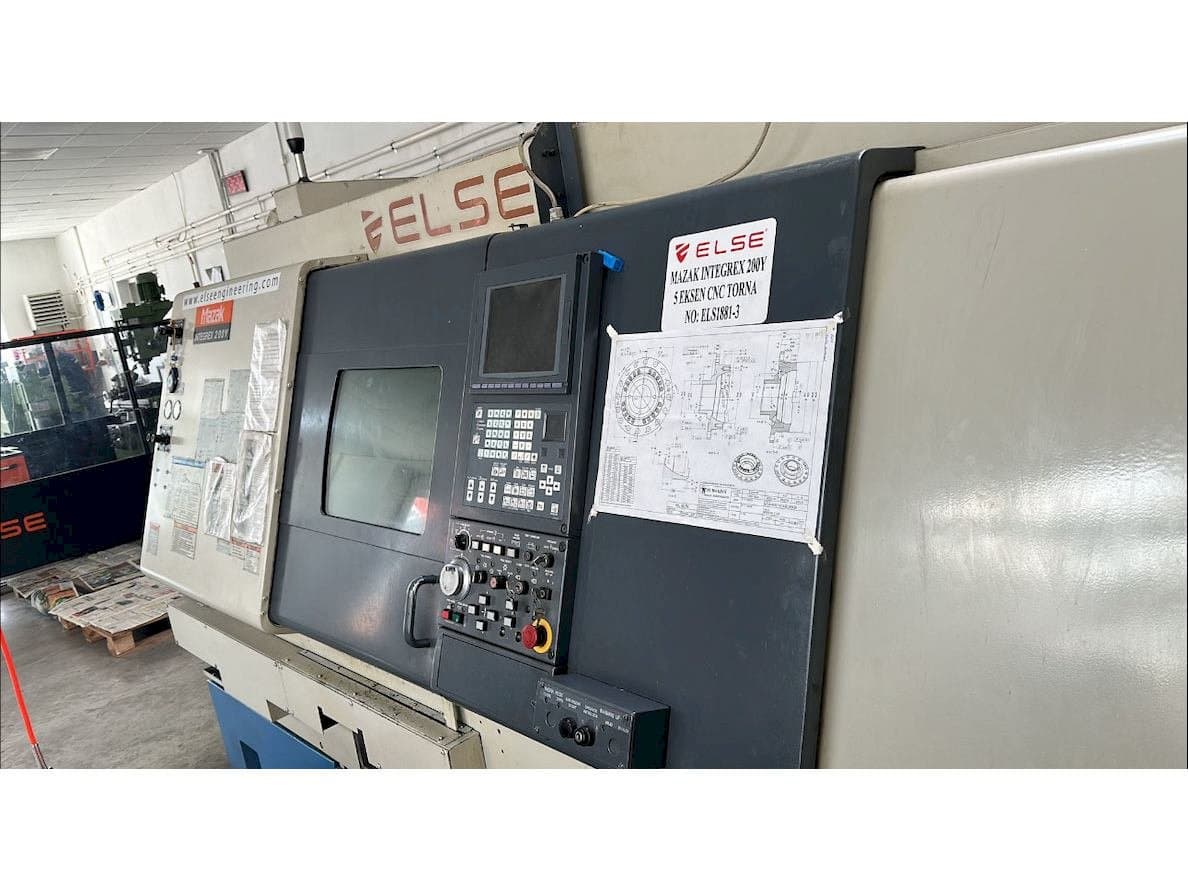 Vista Frontal  da Mazak Integrex 200Y  máquina