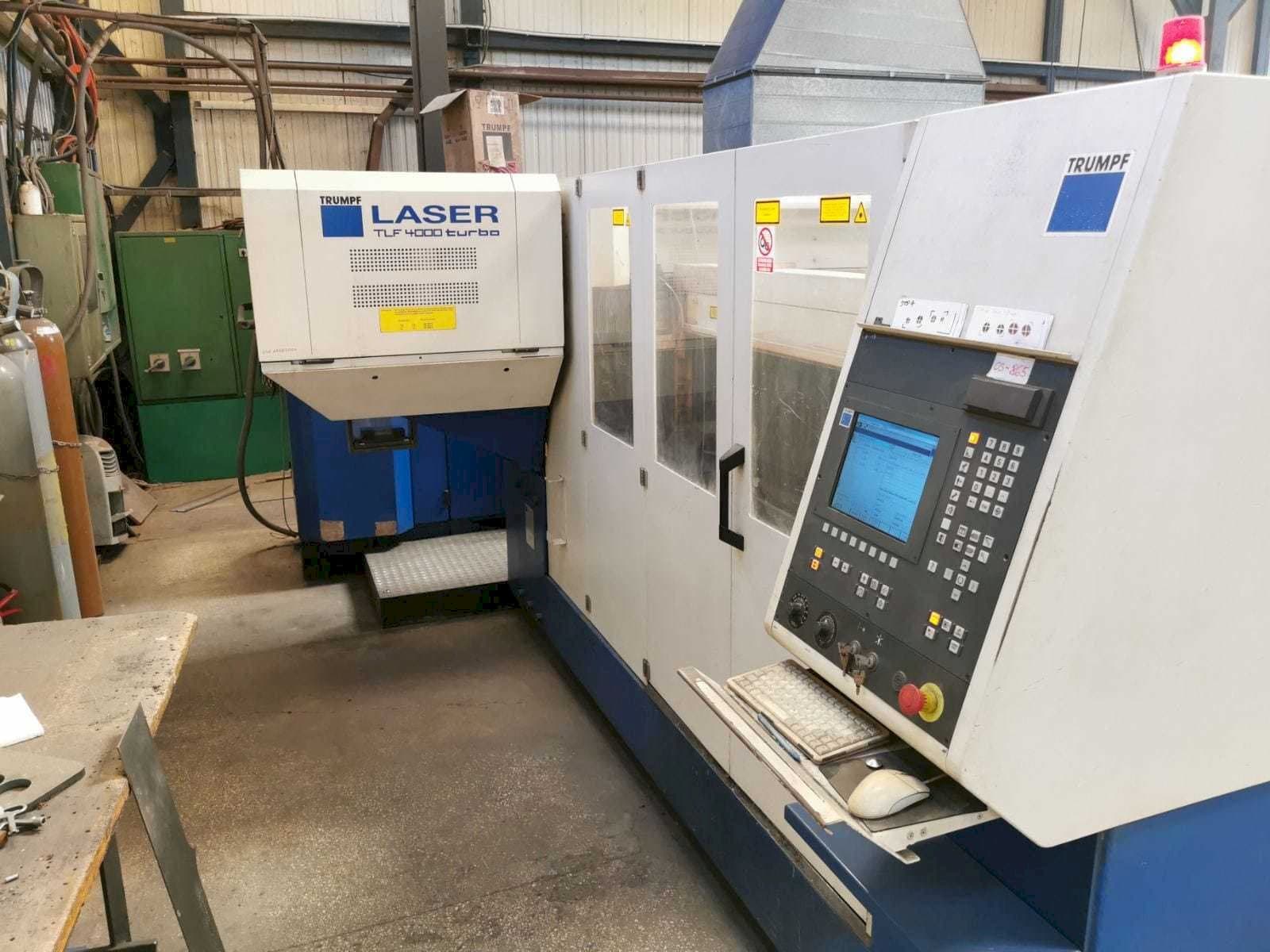 Vista Frontal da Trumpf L4030 máquina