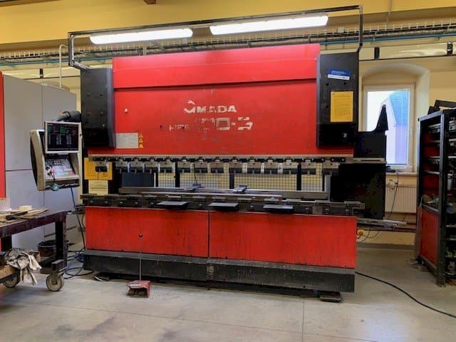 Vista Frontal da AMADA HFE 100-3 máquina
