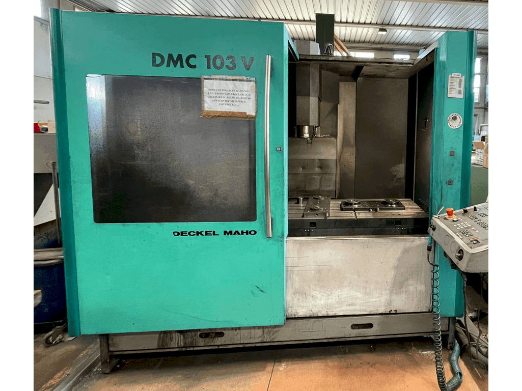 Vista Frontal  da DECKEL MAHO DMC 103  máquina