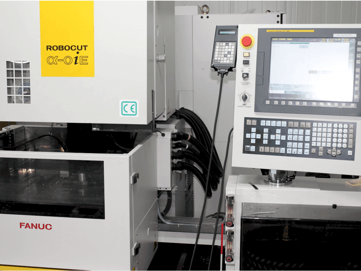 Vista Frontal da FANUC RoboCut Alfa OiE máquina