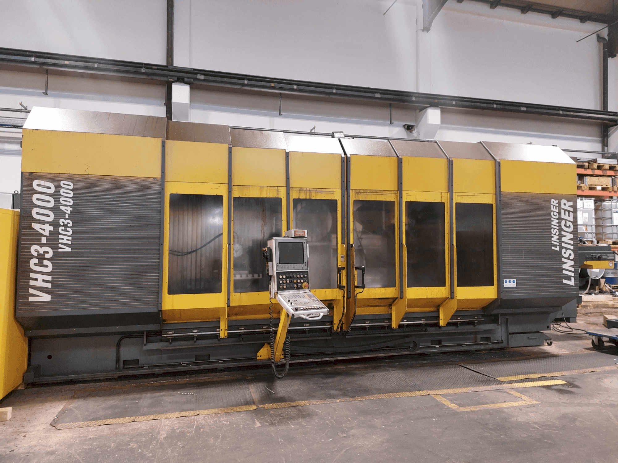 Vista Frontal  da AXA VHC 3-4000 M/2E  máquina