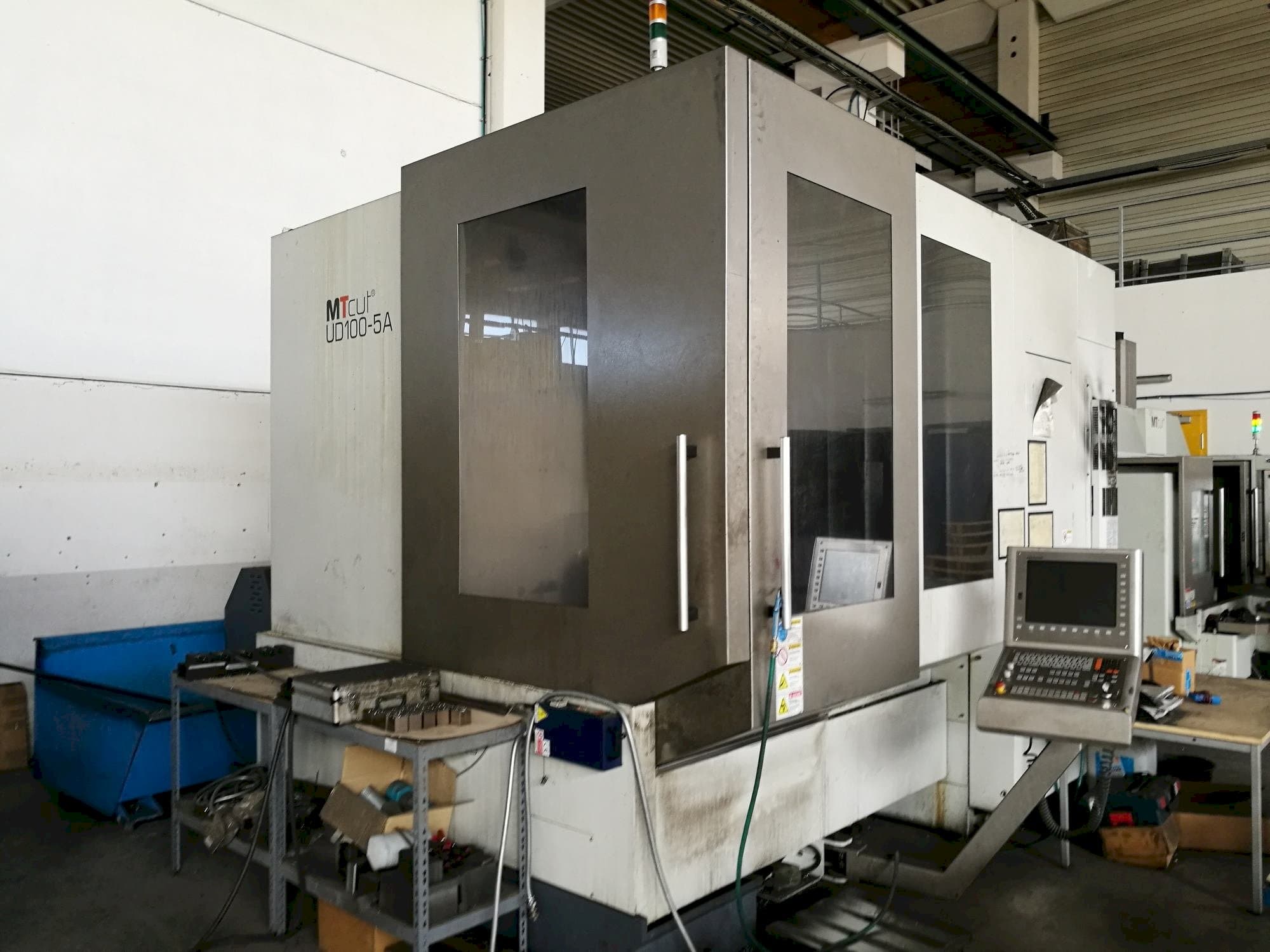 Vista Frontal da MT Cut UD100-5A máquina