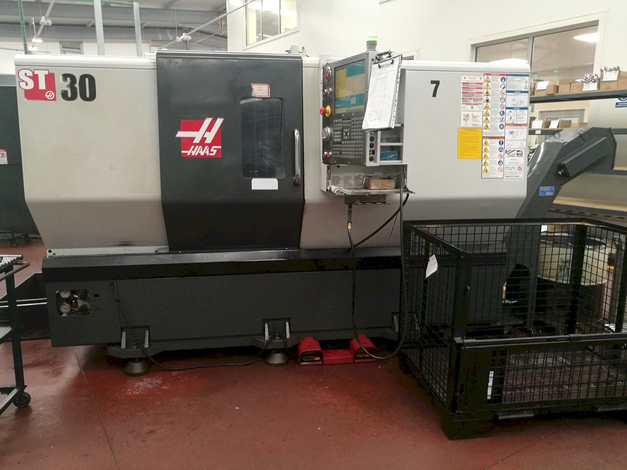 Vista Frontal da HAAS ST-30 máquina