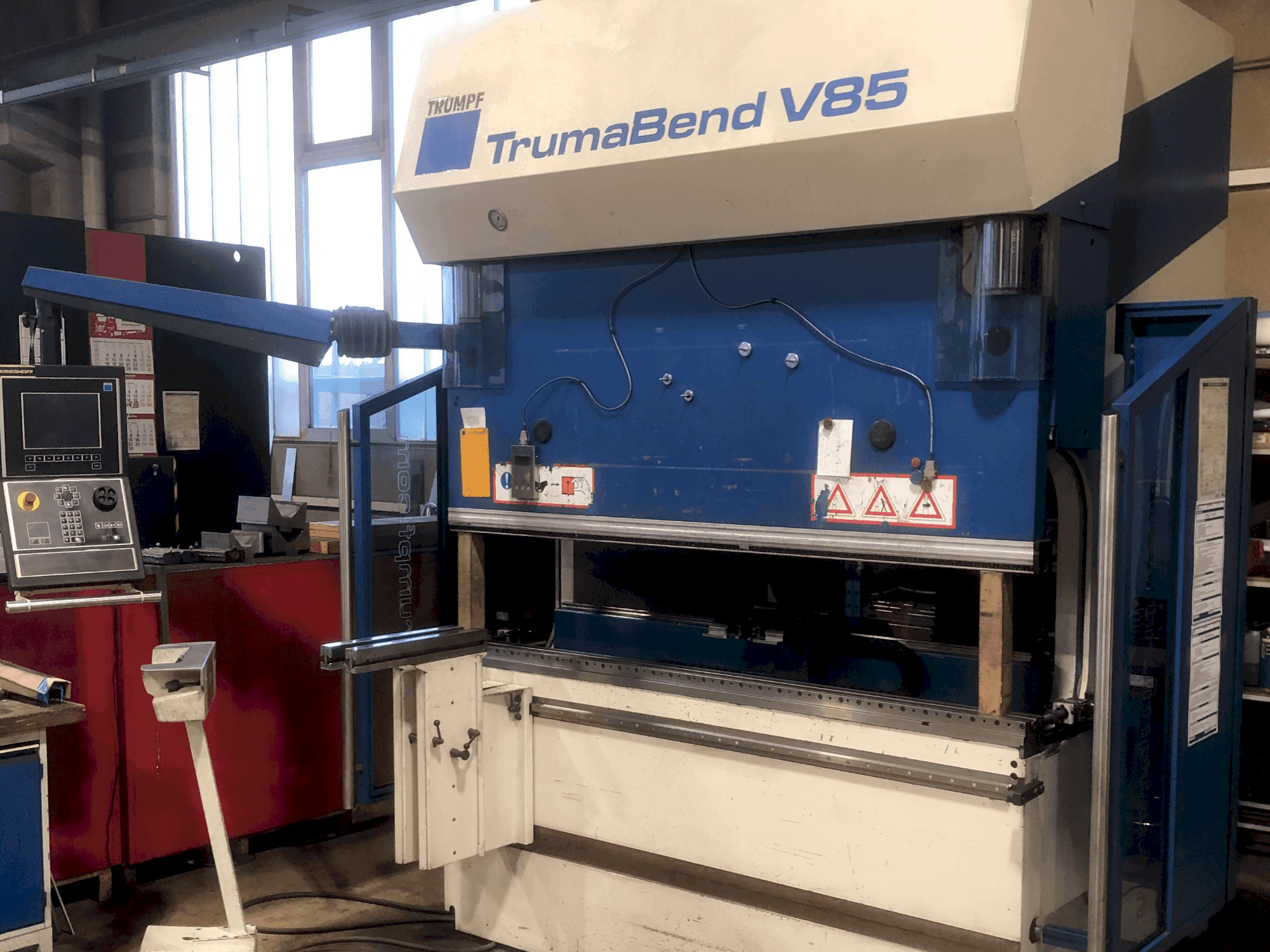 Vista Frontal da TRUMPF TrumaBend V85X máquina