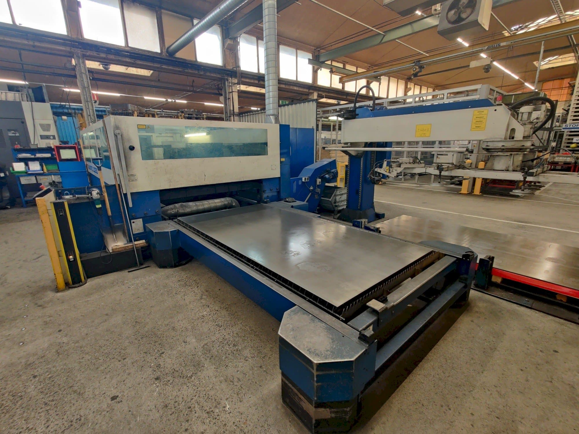Vista Frontal da Trumpf Trumatic L3050 máquina