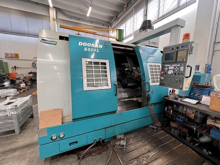 Vista Frontal da Doosan S550L máquina