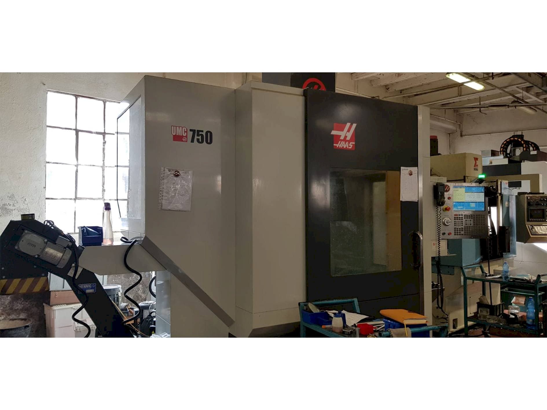 Vista Frontal da HAAS UMC 750 máquina