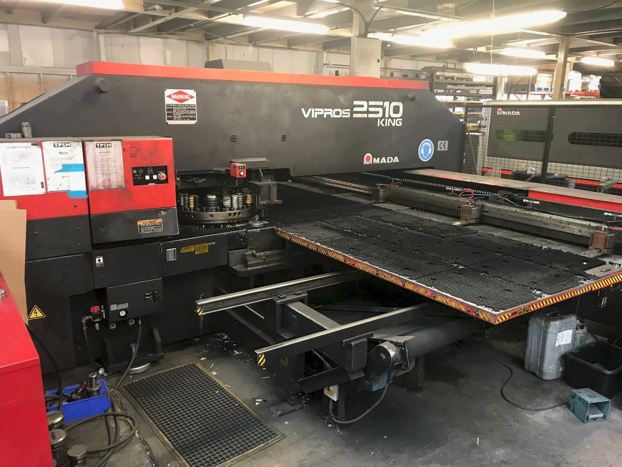 Vista Frontal da AMADA VIPROS 2510 KING máquina