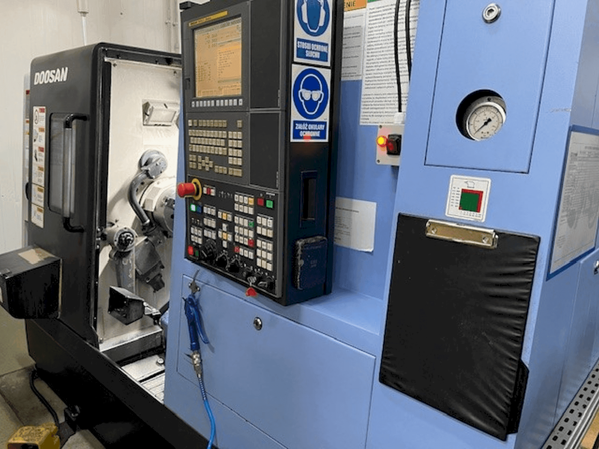 Vista Frontal da DOOSAN Lynx 220 LMA máquina