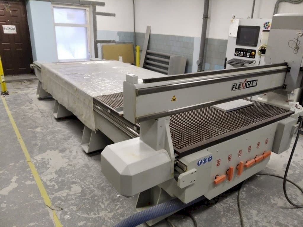 Vista Frontal da Becker FLEXICAM 1540 máquina