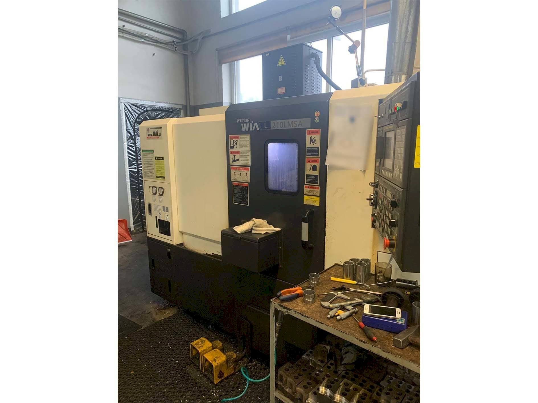 Vista Frontal da Hyundai Wia L210LMSA máquina