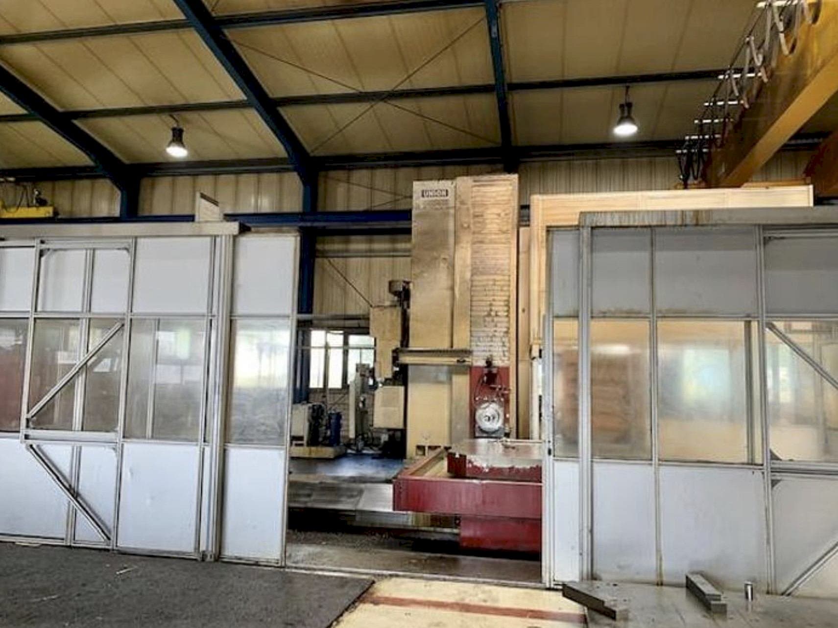 Vista Frontal  da UNION KC 150  máquina