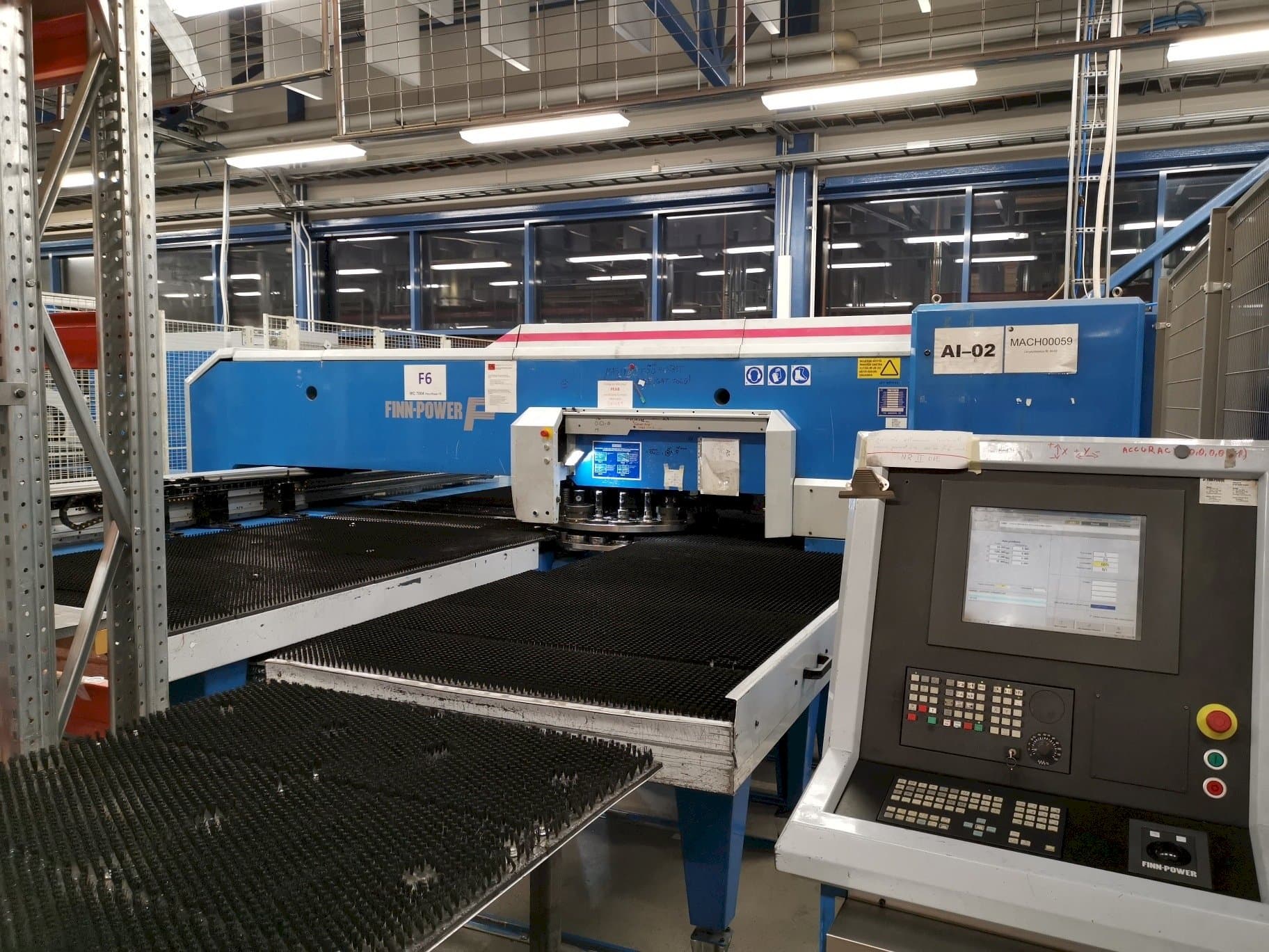 Vista Frontal da Finn-Power F6SU máquina