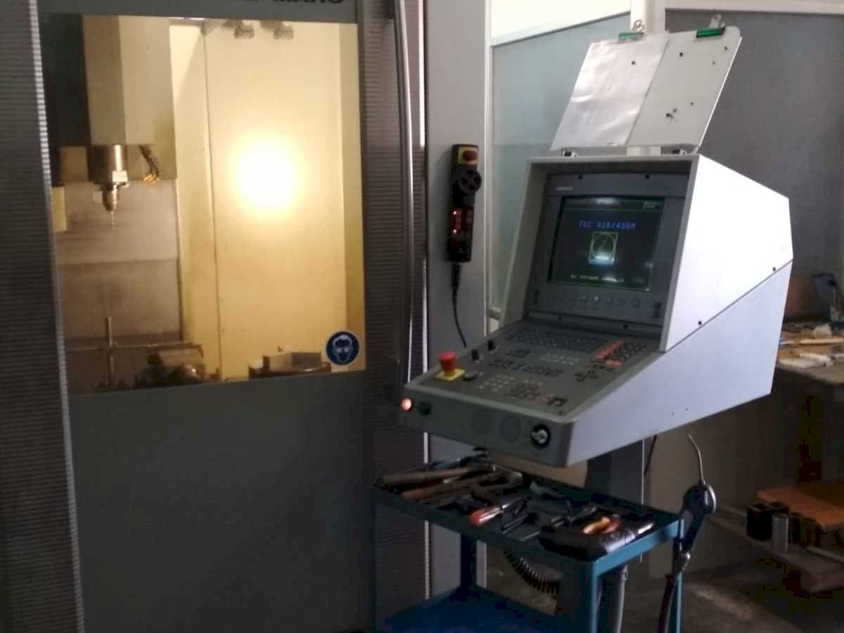 Vista Frontal da DECKEL MAHO DMC 63V máquina