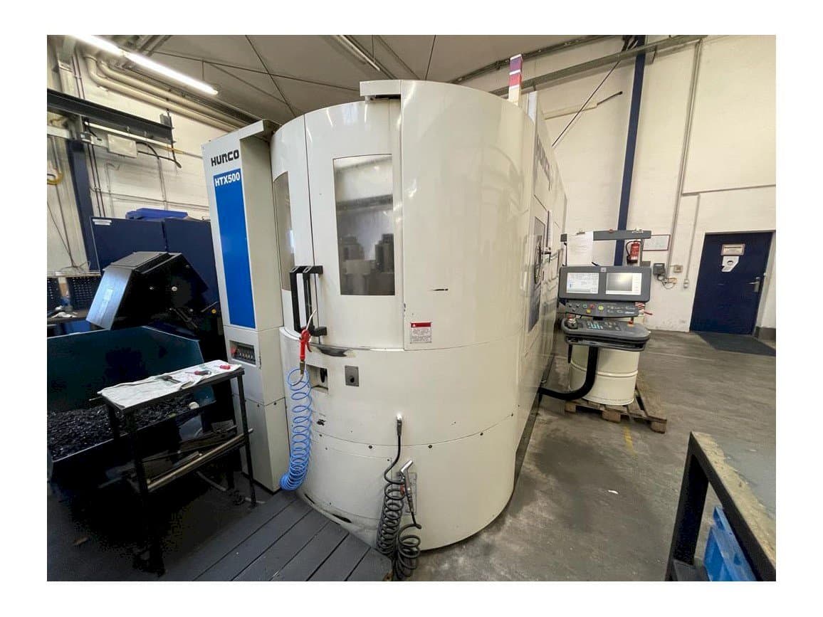 Vista Frontal  da Hurco HTX 500  máquina