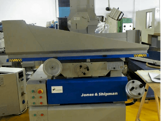 Vista Frontal  da Jones & Shipman 1400 E  máquina