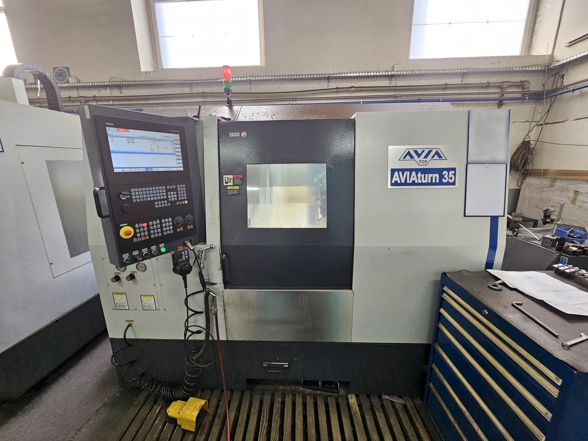 Vista Frontal  da Avia									 AVIAturn 35  máquina