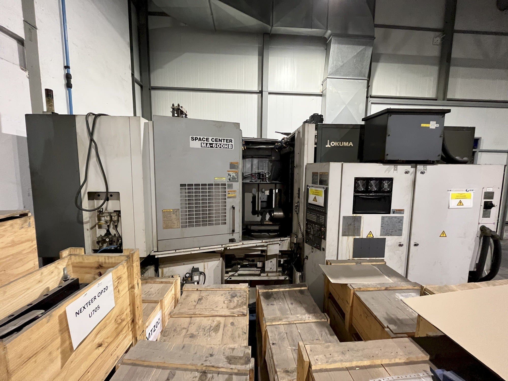 Vista Frontal da Okuma MA-600HB máquina