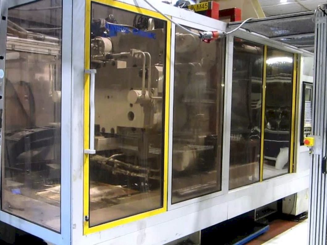 Vista Frontal da Krauss Maffei KM 800/5700 MC máquina