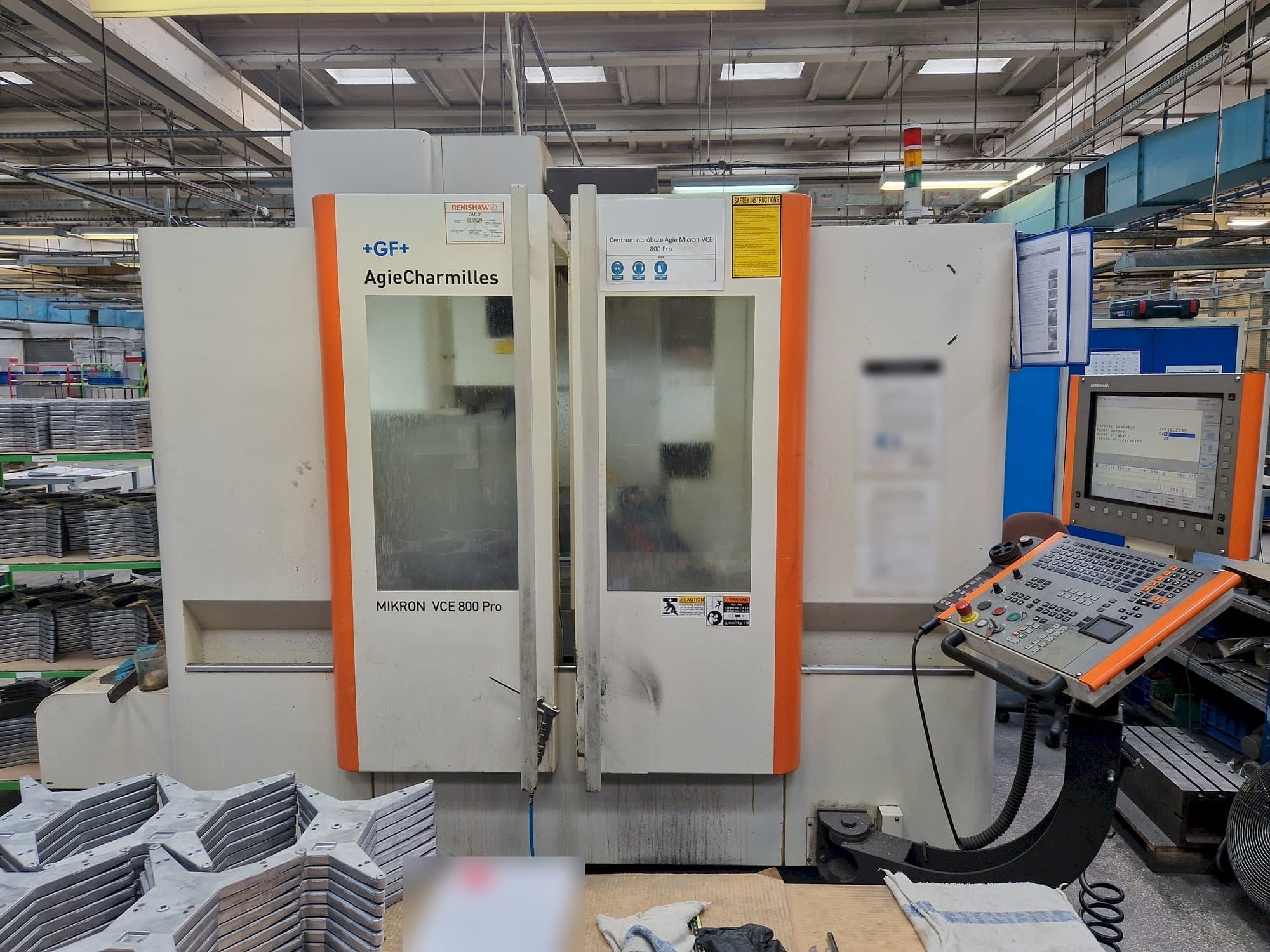 Vista Frontal  da AgieCharmilles MIKRON VCE 800 PRO  máquina