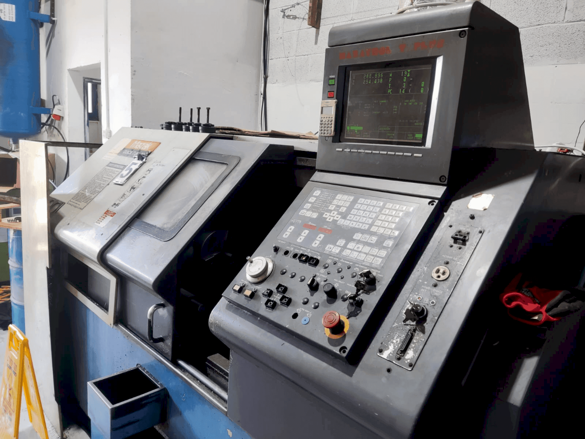 Vista Frontal da Mazak Quick Turn 20 (1996) máquina