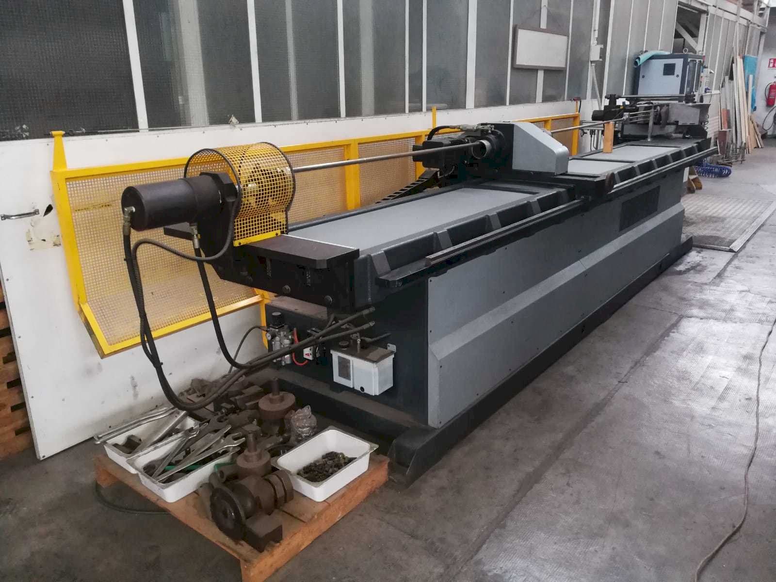 Vista Frontal da MACRI EURO 80 CN3PC máquina