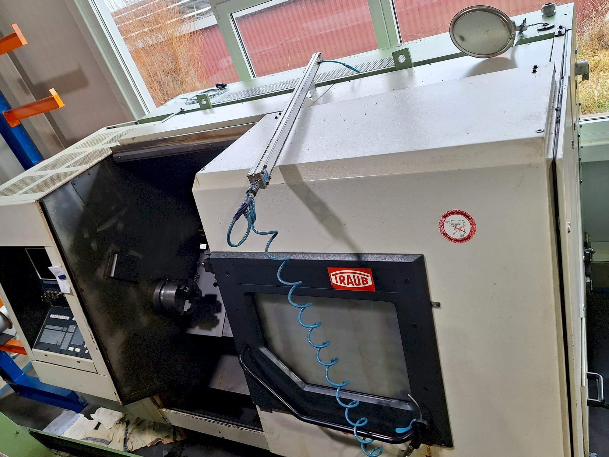 Vista Frontal da TRAUB TND 400 máquina