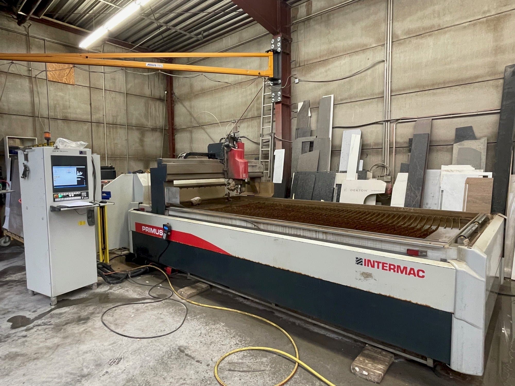 Vista Frontal da Intermac Primus 184 máquina