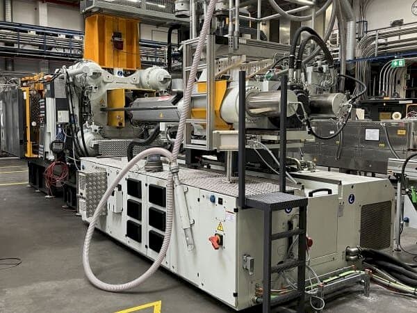 Vista Frontal da Engel DUO 4550/650 máquina