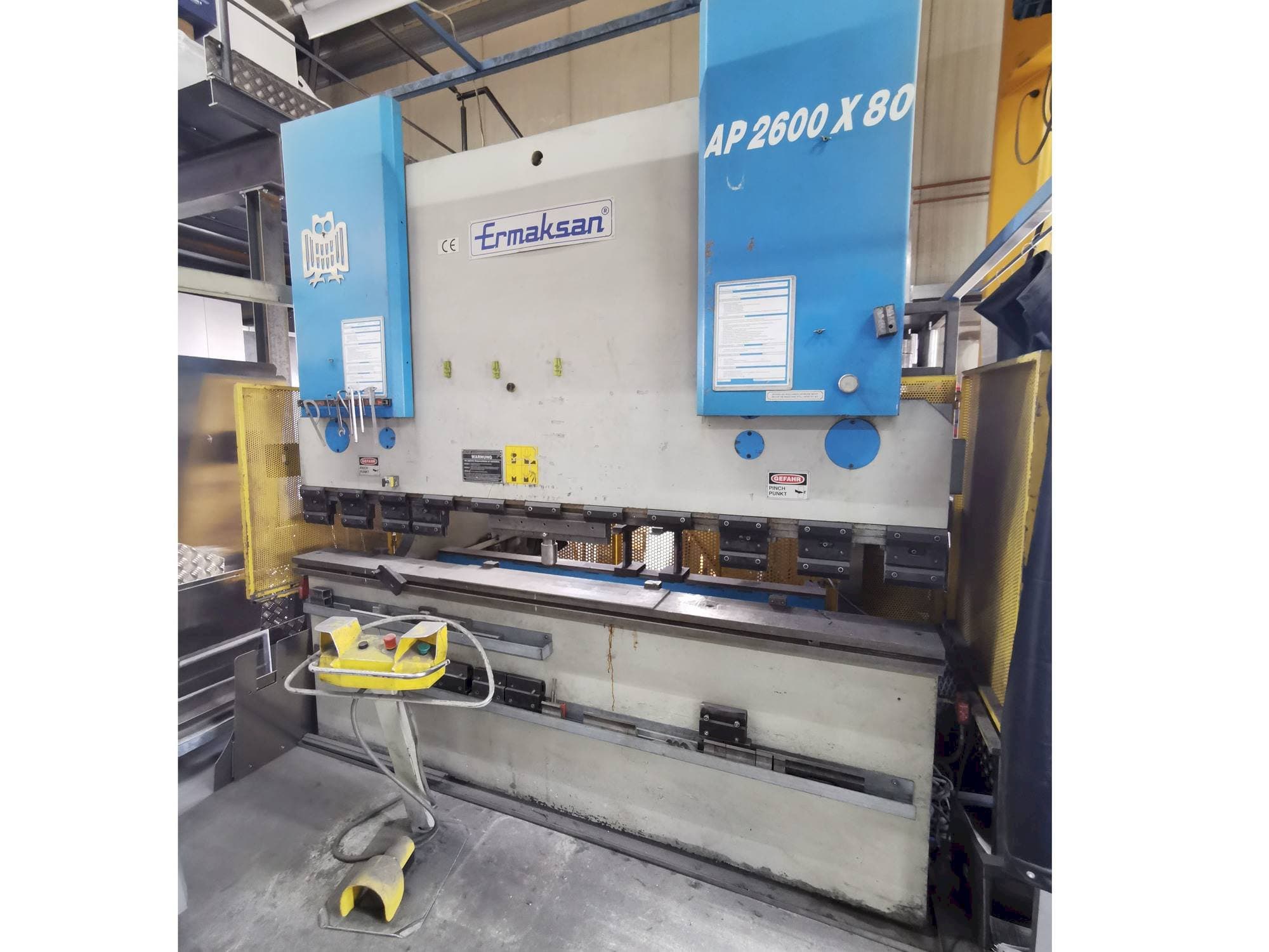 Vista Frontal da ERMAKSAN AP 2600 - 80 máquina