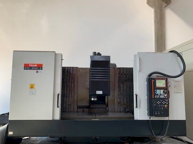 Vista Frontal da Mazak VT 200C II máquina
