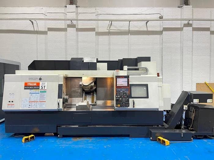 Vista Frontal da Mazak Integrex 200IV ST máquina