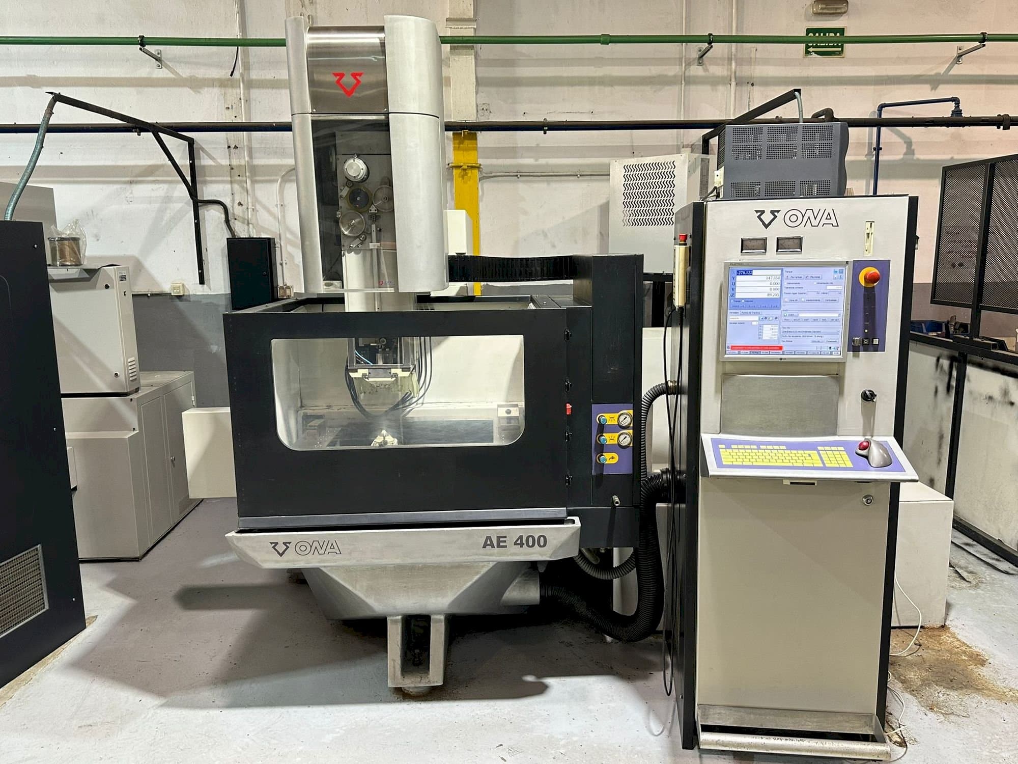 Vista Frontal da ONA AE400 máquina