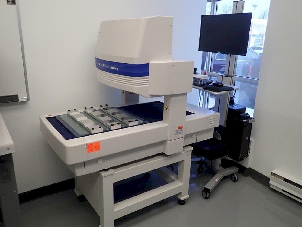 Vista Frontal  da Mitutoyo QV-L404Z1L-D  máquina