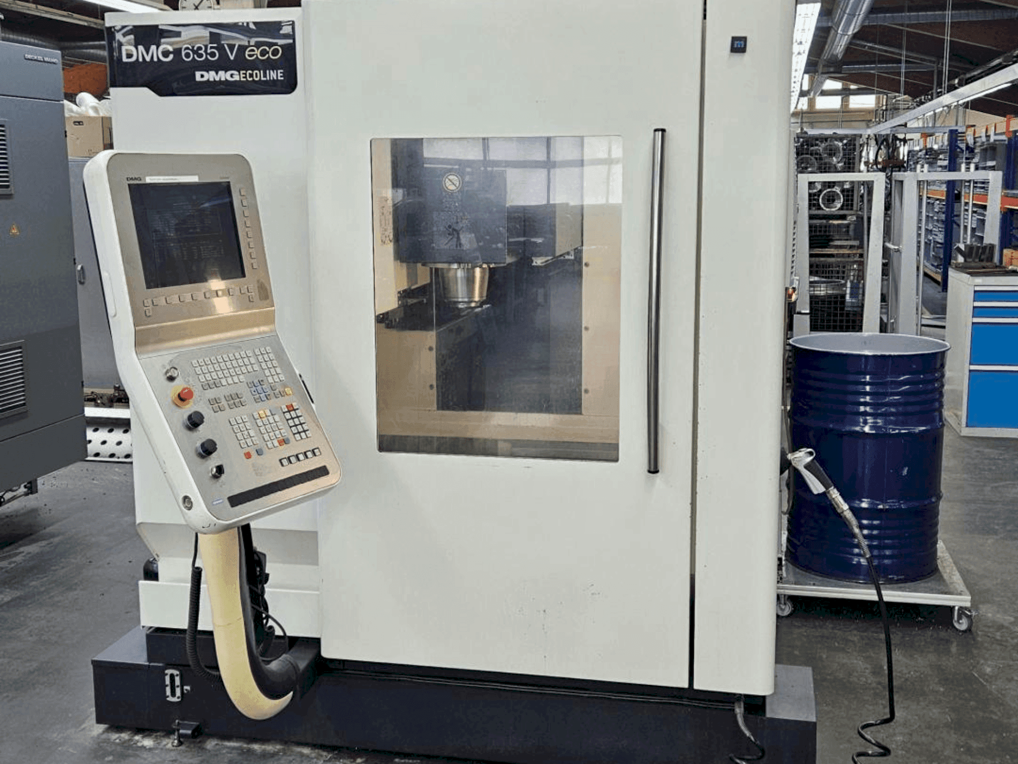 Vista Frontal da DMG DECKEL MAHO DMC 635V eco máquina