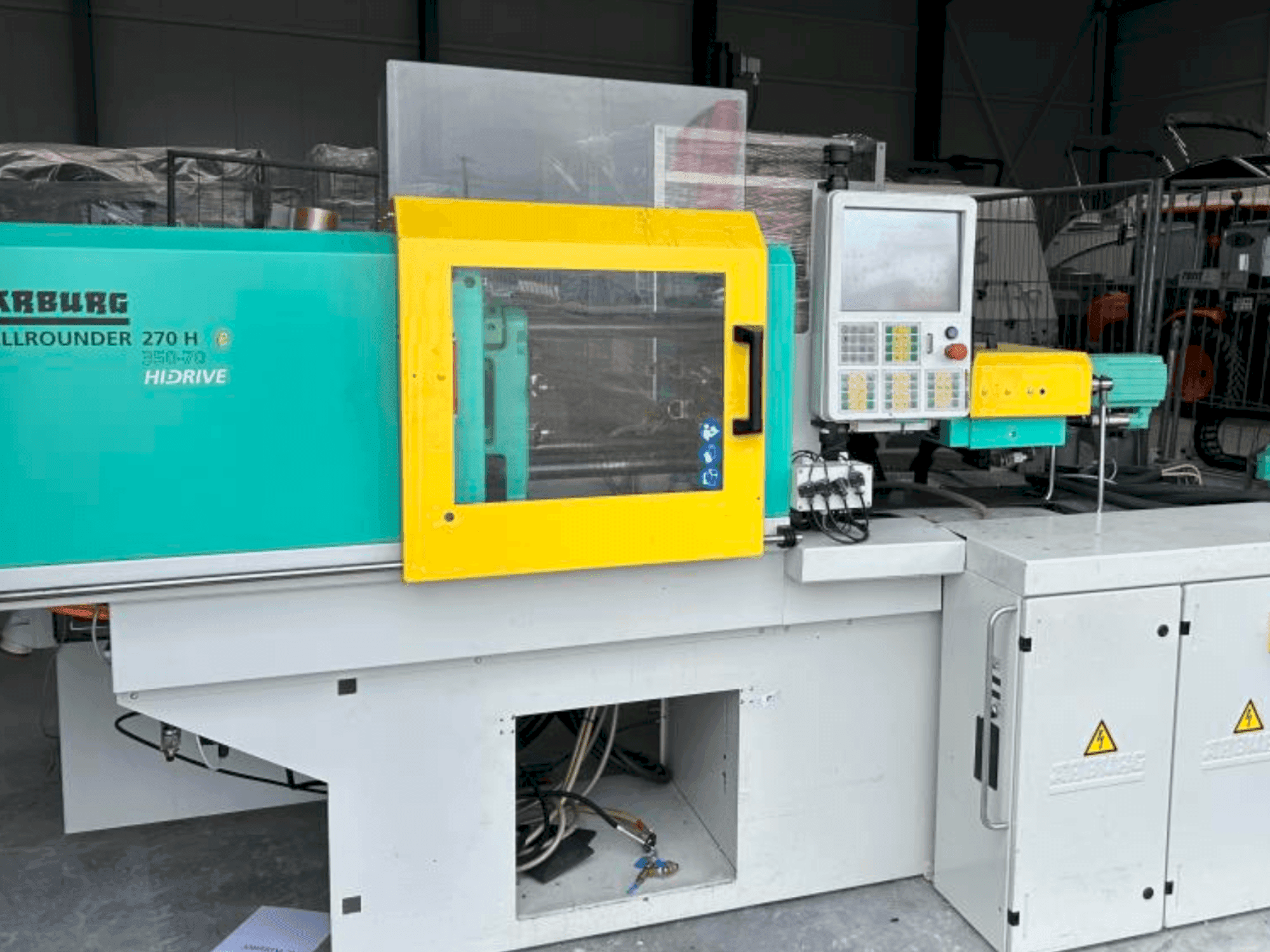 Vista Frontal  da Arburg Allrounder 270 H 350-70  máquina