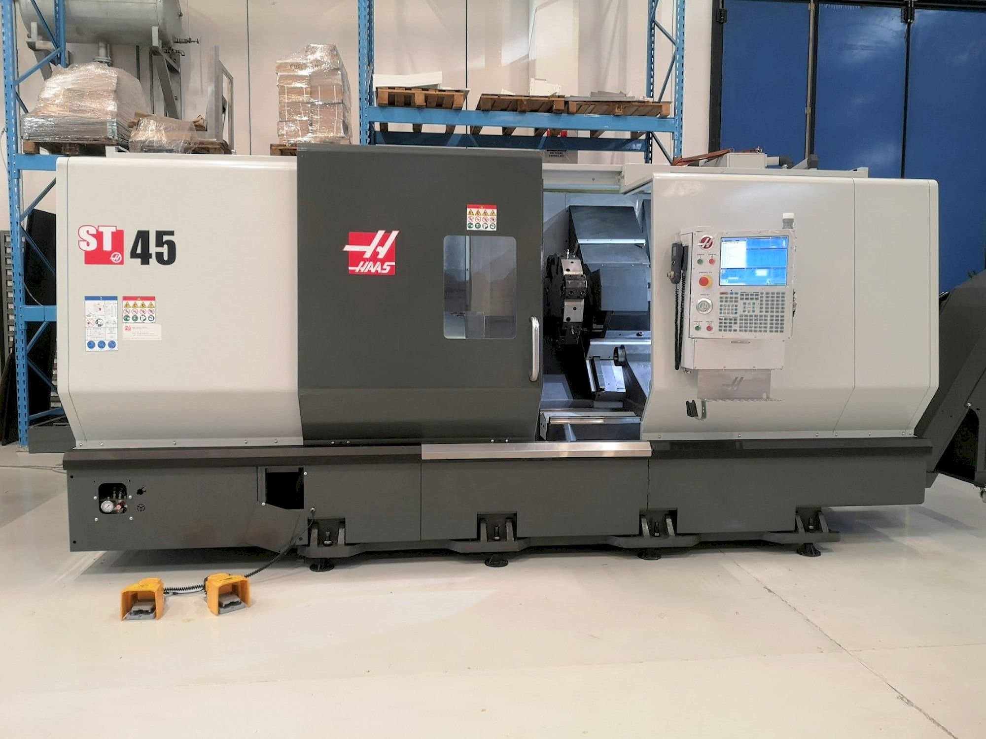 Vista Frontal da HAAS ST-45 máquina