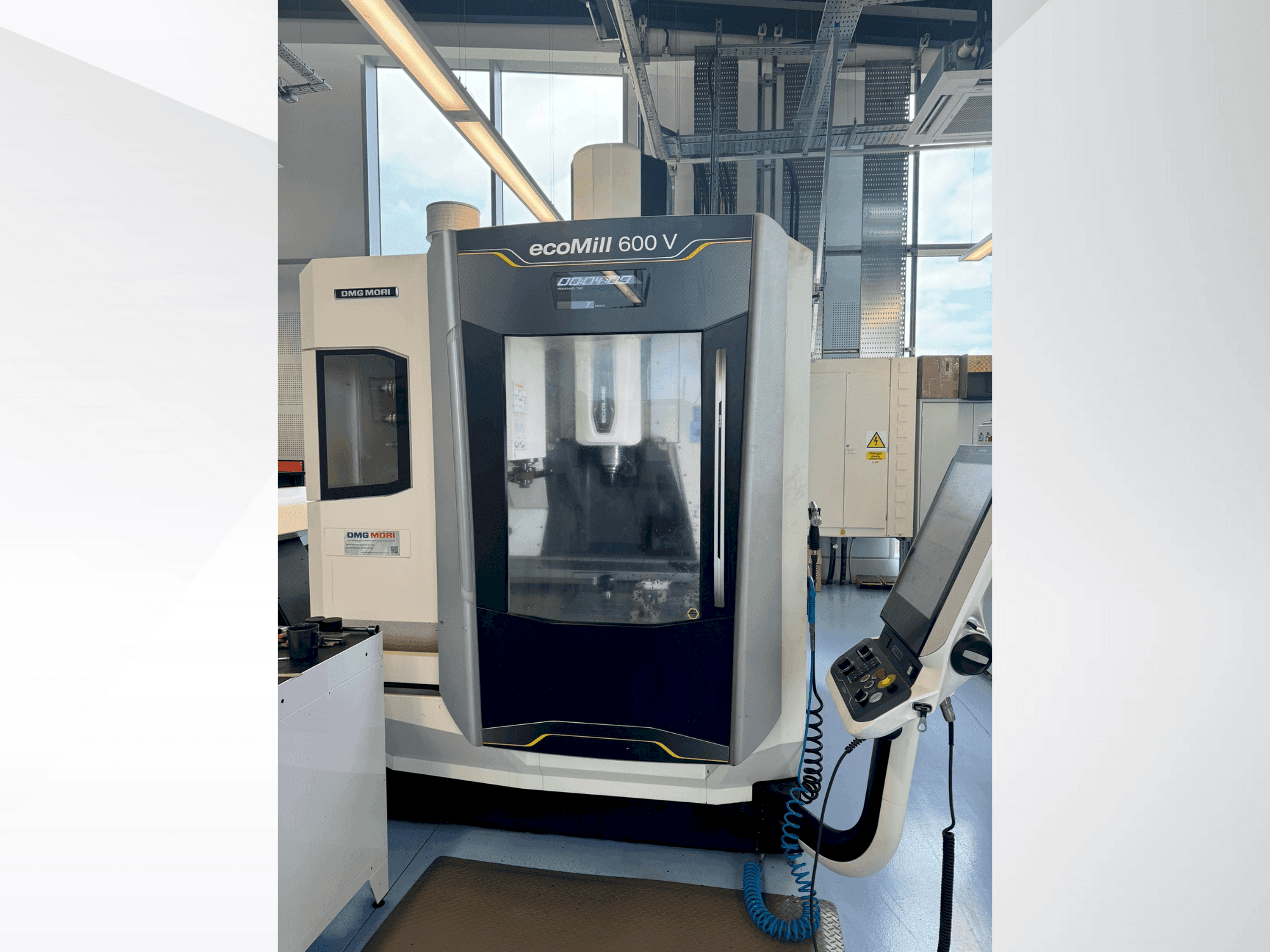 Vista Frontal da DMG MORI ecoMILL 600V máquina