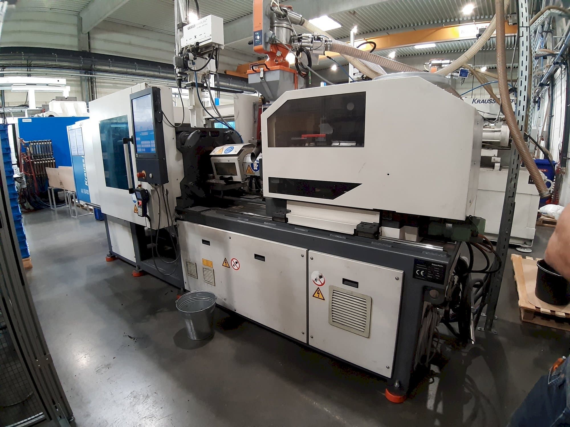 Vista Frontal da Krauss Maffei 50 - 100 AX máquina