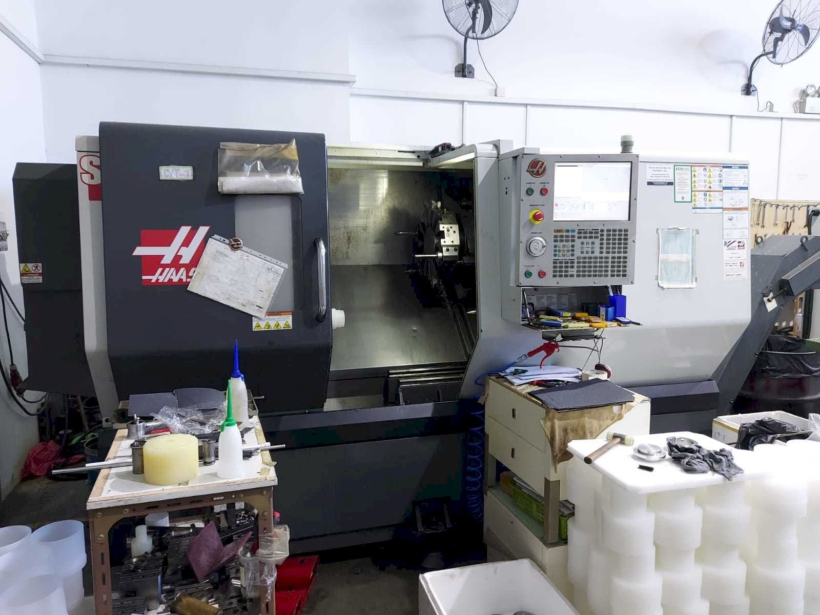 Vista Frontal da HAAS ST-30 máquina