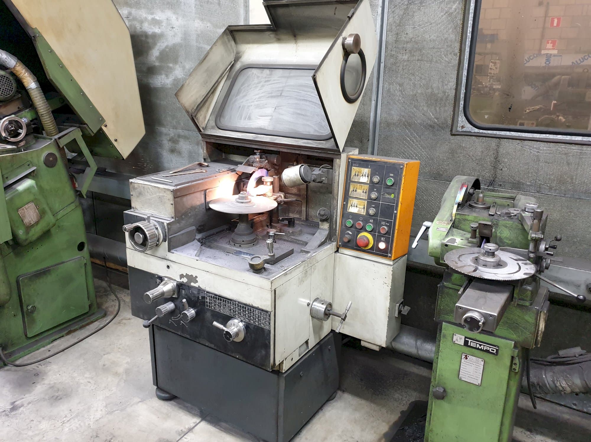 Vista Direita da Loroch K400 máquina