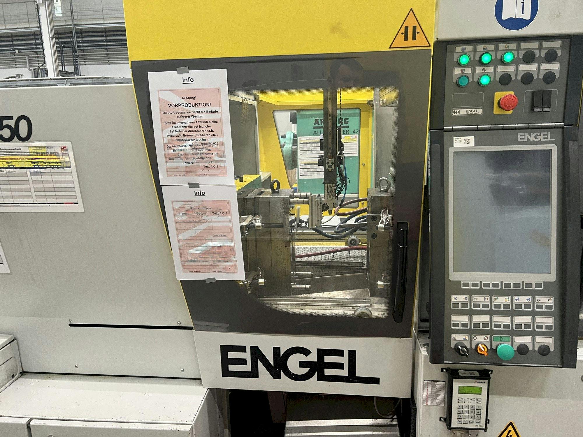 Vista Frontal  da Engel Victory 200/50  máquina