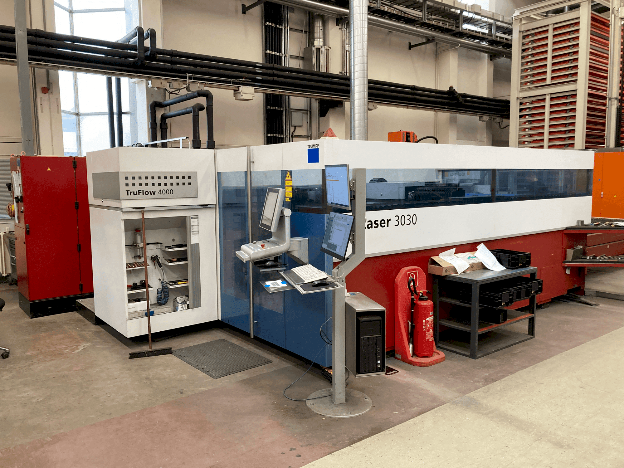 Vista Frontal da TRUMPF TruLaser 3030 máquina