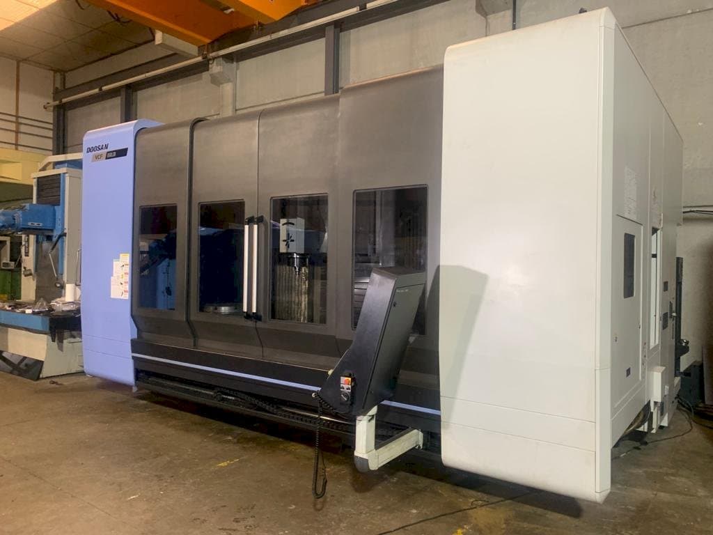 Vista Frontal da Doosan VCF 850 LSR máquina