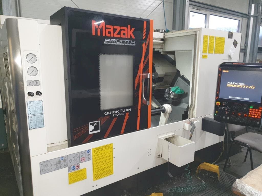 Vista Frontal da Mazak Quick Turn 200MS máquina